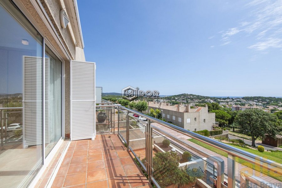 CASA ADOSSADA AMB VISTES I PISCINA AL MIRADOR S'AGARO-ST.POL