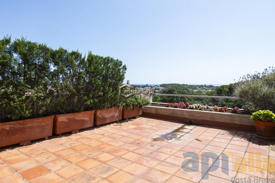 CASA ADOSSADA AMB VISTES I PISCINA AL MIRADOR S'AGARO-ST.POL