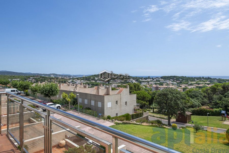CASA ADOSSADA AMB VISTES I PISCINA AL MIRADOR S'AGARO-ST.POL
