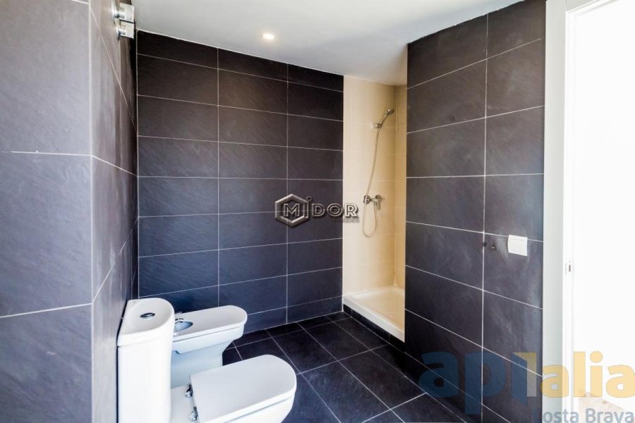 APARTAMENT AMB TERRASSA A 150m DE LA PLATJA