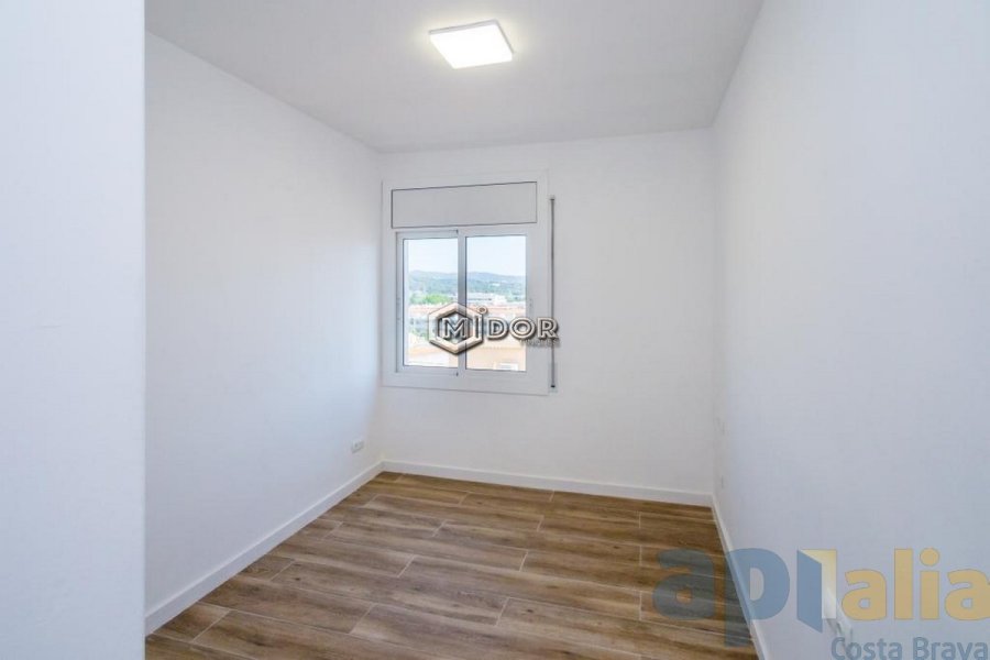APARTAMENT AMB TERRASSA A 150m DE LA PLATJA