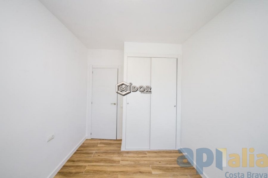 APARTAMENT AMB TERRASSA A 150m DE LA PLATJA