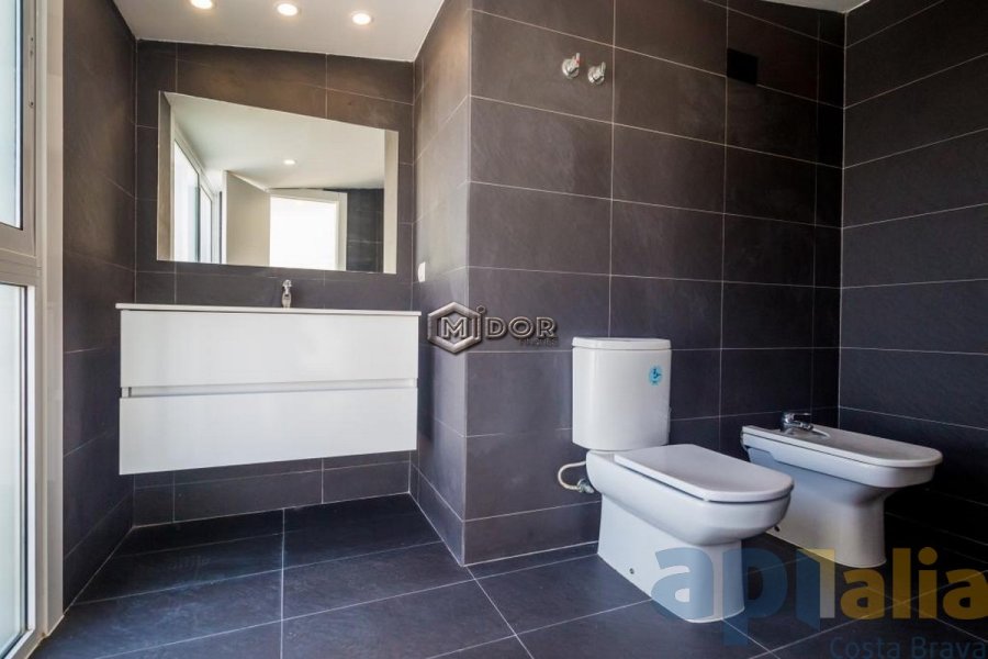APARTAMENT AMB TERRASSA A 150m DE LA PLATJA