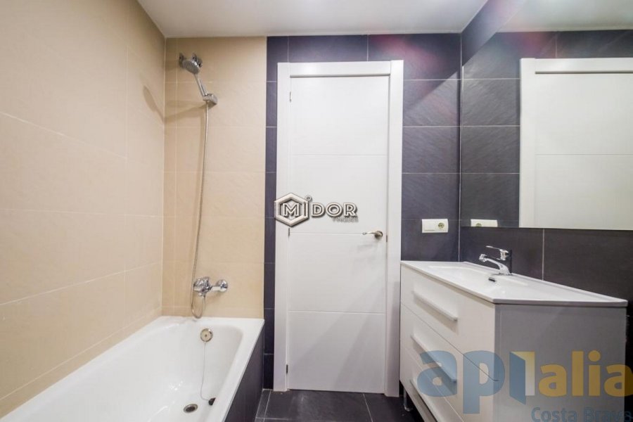 APARTAMENT AMB TERRASSA A 150m DE LA PLATJA