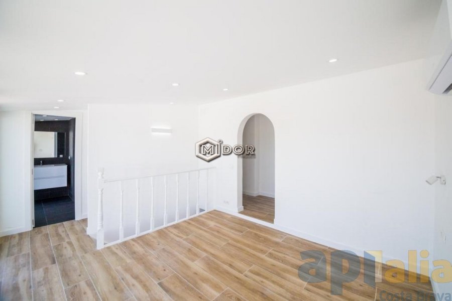 APARTAMENT AMB TERRASSA A 150m DE LA PLATJA