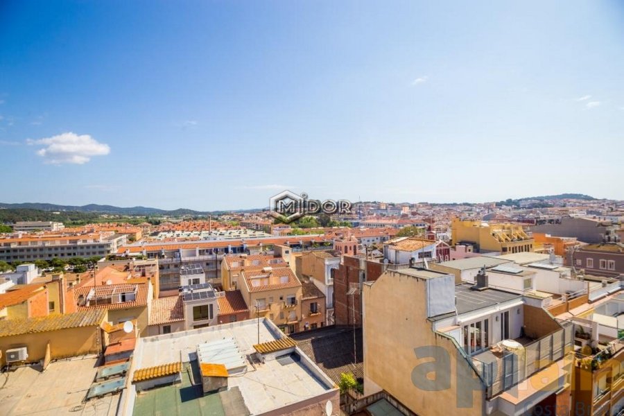 APARTAMENT AMB TERRASSA A 150m DE LA PLATJA