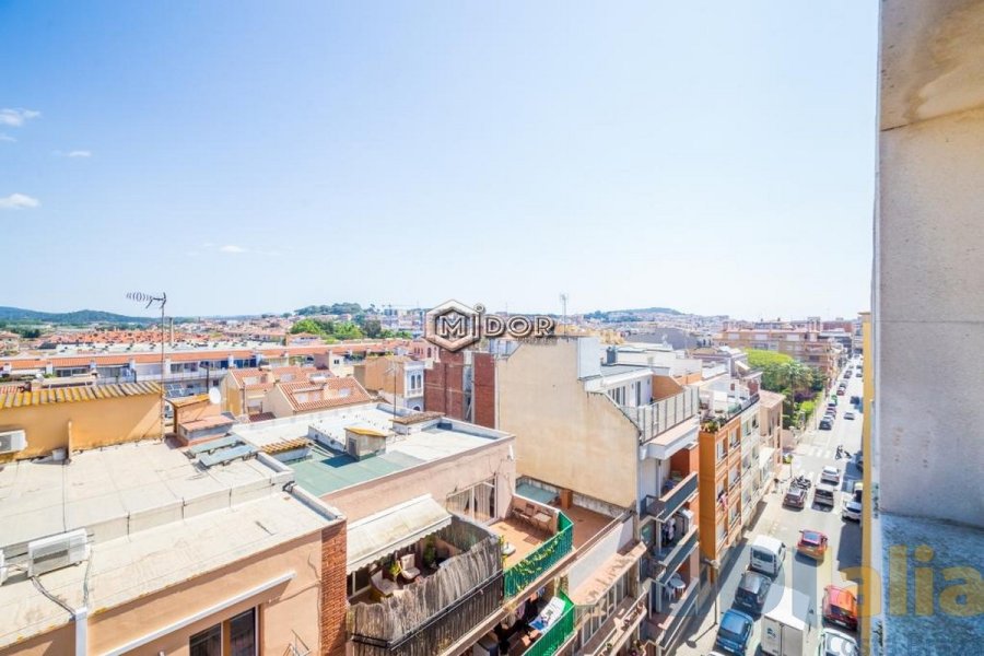 APARTAMENT AMB TERRASSA A 150m DE LA PLATJA