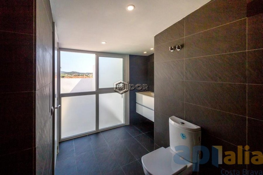 APARTAMENT AMB TERRASSA A 150m DE LA PLATJA