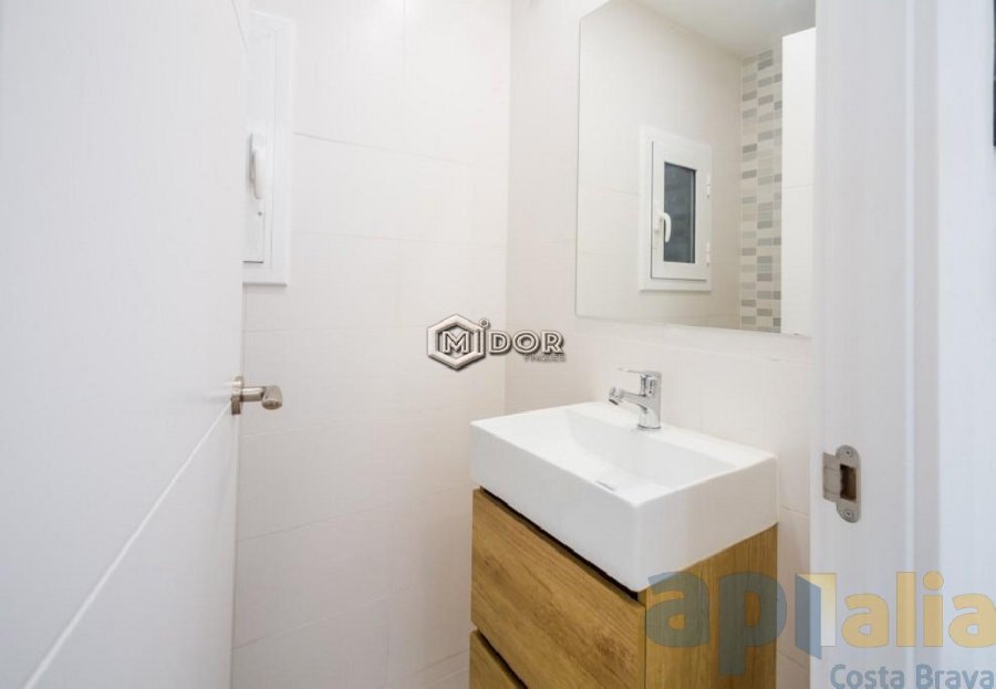 APARTAMENT AMB TERRASSA A 150m DE LA PLATJA