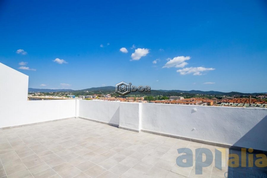 APARTAMENT AMB TERRASSA A 150m DE LA PLATJA