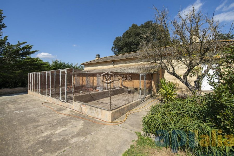 FANTÀSTICA FINCA A CORNELLA DE TERRI