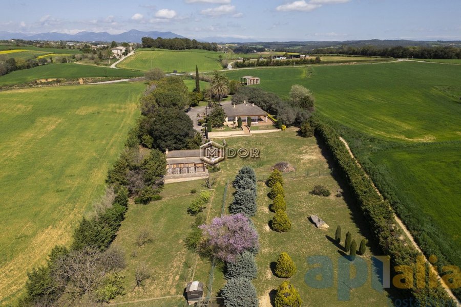FANTÀSTICA FINCA A CORNELLA DE TERRI