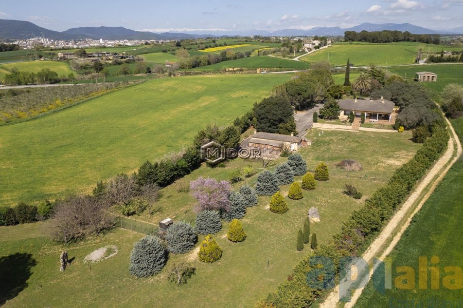 FANTÀSTICA FINCA A CORNELLA DE TERRI