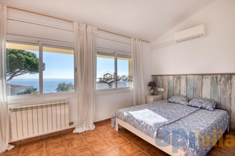 CASA ADOSSADA AMB VISTES A MAR I PISCINA (LLICÈNCIA TURÍSTICA)