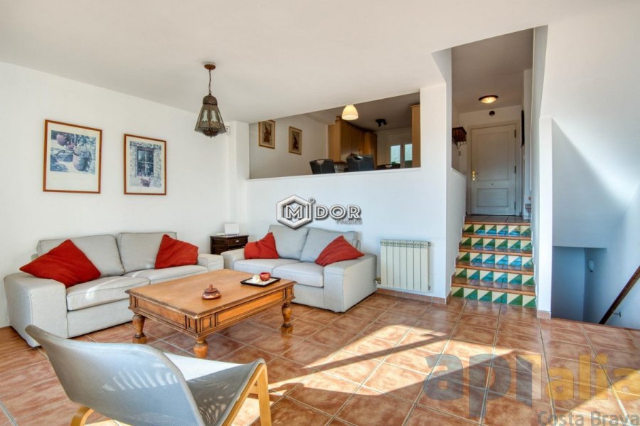 CASA ADOSSADA AMB VISTES A MAR I PISCINA (LLICÈNCIA TURÍSTICA)