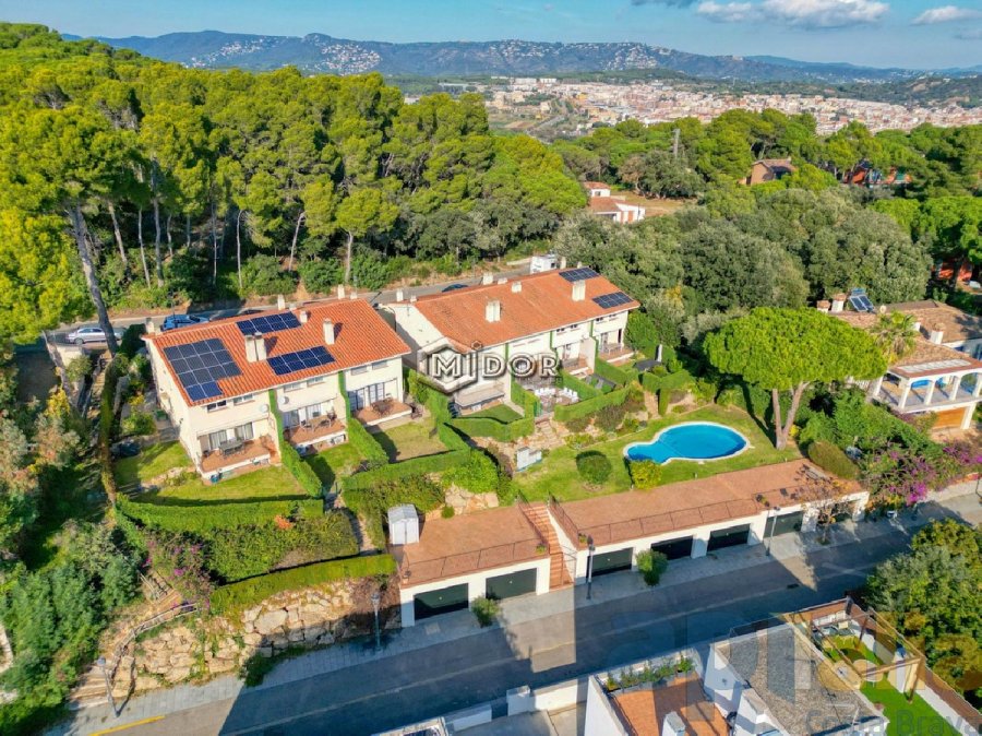 CASA ADOSSADA AMB VISTES A MAR I PISCINA (LLICÈNCIA TURÍSTICA)