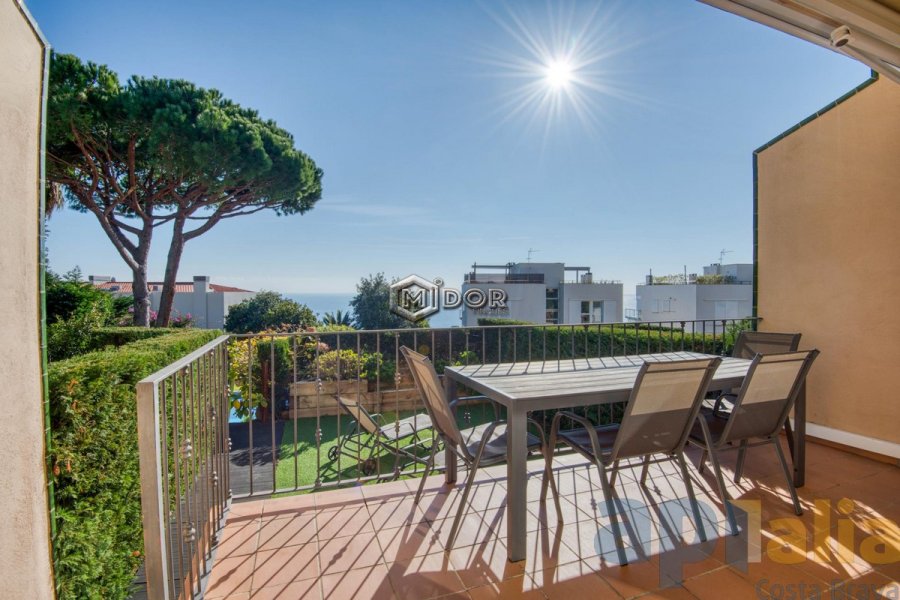 CASA ADOSSADA AMB VISTES A MAR I PISCINA (LLICÈNCIA TURÍSTICA)