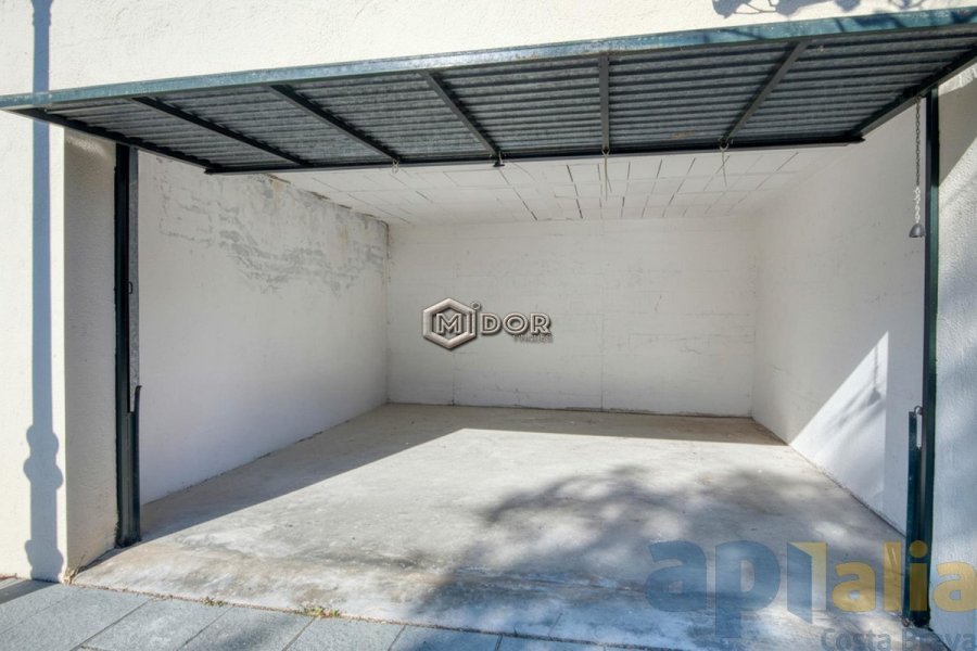 CASA ADOSSADA AMB VISTES A MAR I PISCINA (LLICÈNCIA TURÍSTICA)