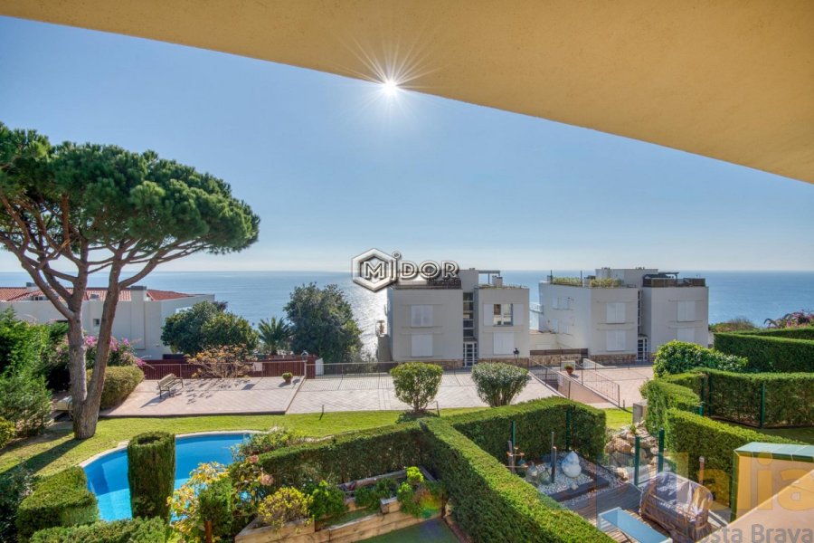 CASA ADOSSADA AMB VISTES A MAR I PISCINA (LLICÈNCIA TURÍSTICA)