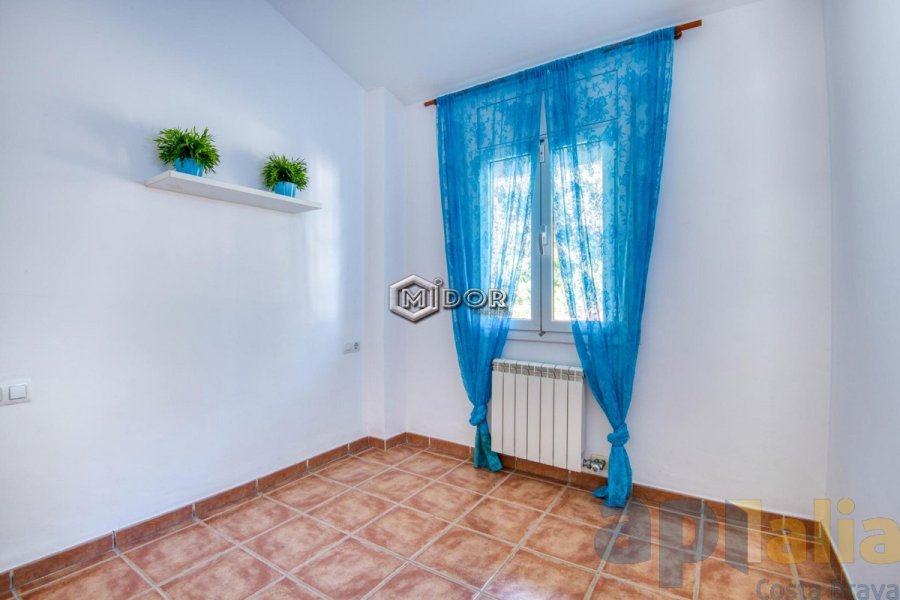 CASA ADOSSADA AMB VISTES A MAR I PISCINA (LLICÈNCIA TURÍSTICA)