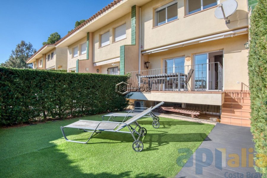 CASA ADOSSADA AMB VISTES A MAR I PISCINA (LLICÈNCIA TURÍSTICA)