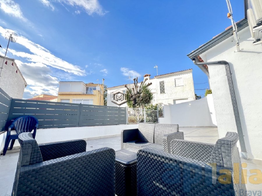 CASA EN PLANTA BAIXA REFORMADA AMB TERRASSA