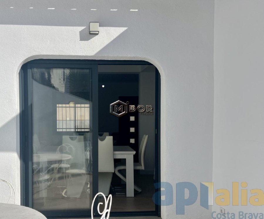 CASA EN PLANTA BAIXA REFORMADA AMB TERRASSA