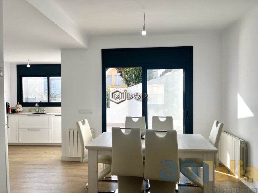 CASA EN PLANTA BAIXA REFORMADA AMB TERRASSA