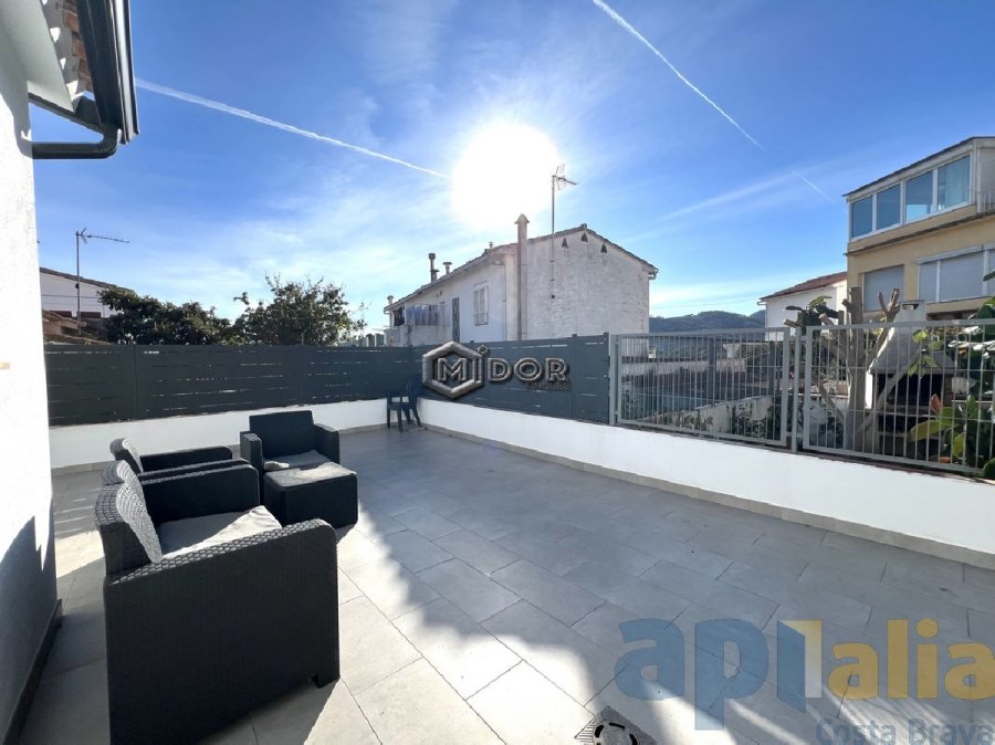 CASA EN PLANTA BAIXA REFORMADA AMB TERRASSA