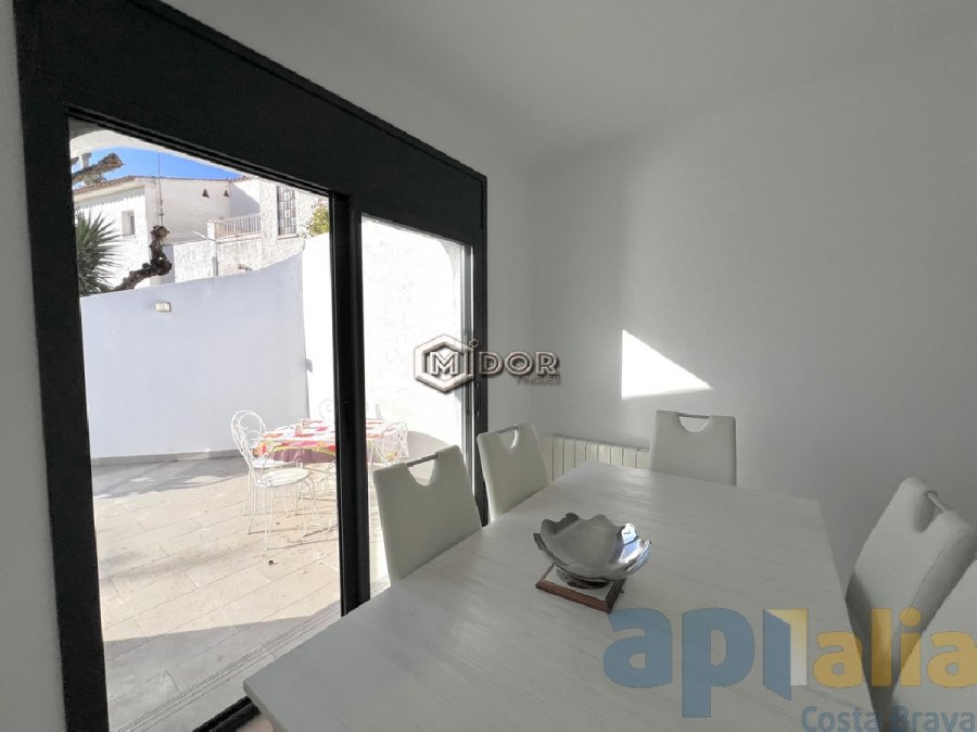 CASA EN PLANTA BAIXA REFORMADA AMB TERRASSA