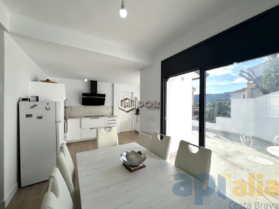 CASA EN PLANTA BAIXA REFORMADA AMB TERRASSA