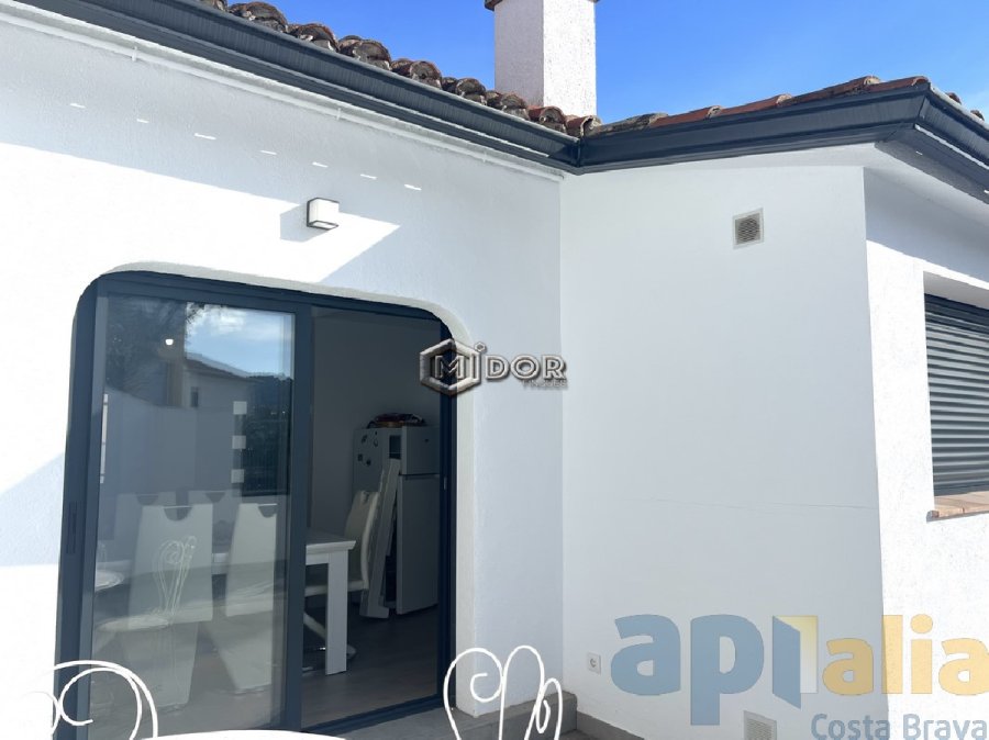 CASA EN PLANTA BAIXA REFORMADA AMB TERRASSA