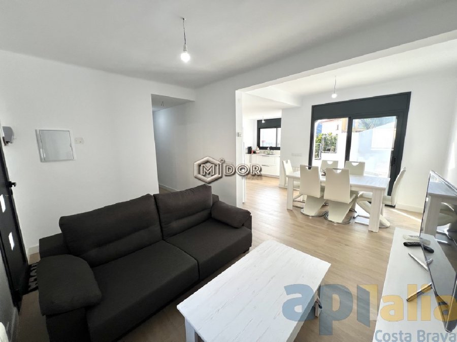 CASA EN PLANTA BAIXA REFORMADA AMB TERRASSA