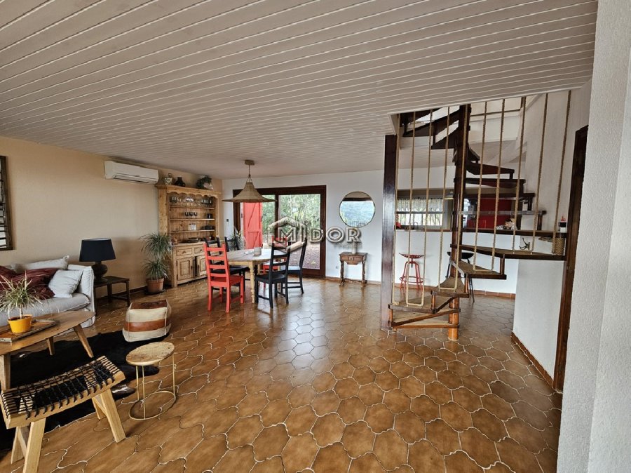 CASA AMB VISTES A MAR I MUNTANYA (LLICÈNCIA TURÍSTICA)