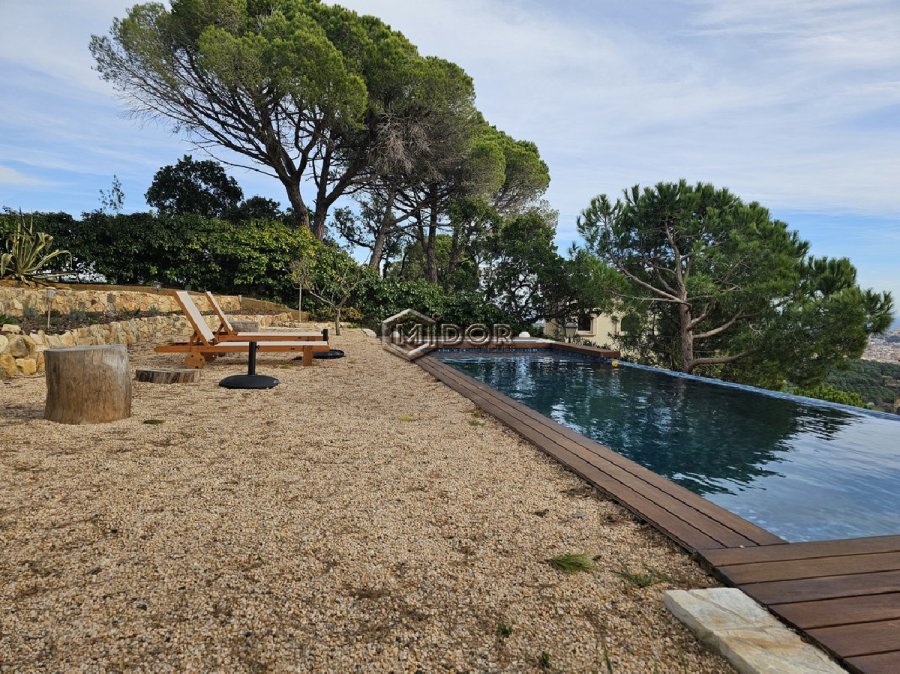 CASA AMB VISTES A MAR I MUNTANYA (LLICÈNCIA TURÍSTICA)