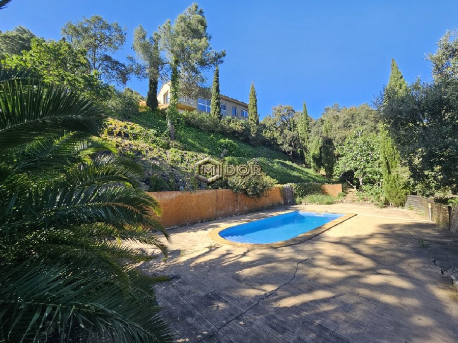CASA AMB PISCINA I VISTES A LA MUNTANYA
