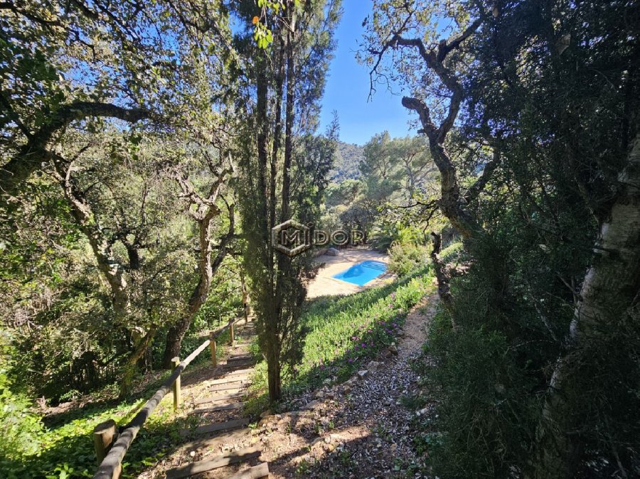 CASA AMB PISCINA I VISTES A LA MUNTANYA