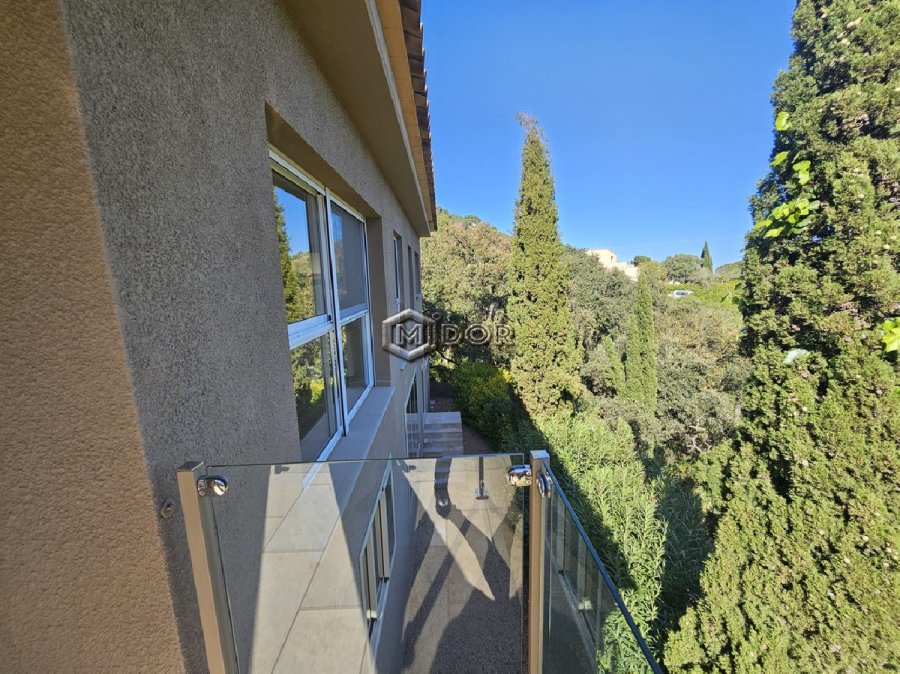 CASA AMB PISCINA I VISTES A LA MUNTANYA