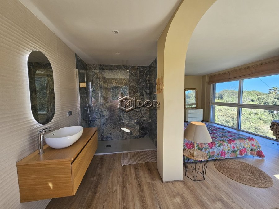 CASA AMB PISCINA I VISTES A LA MUNTANYA