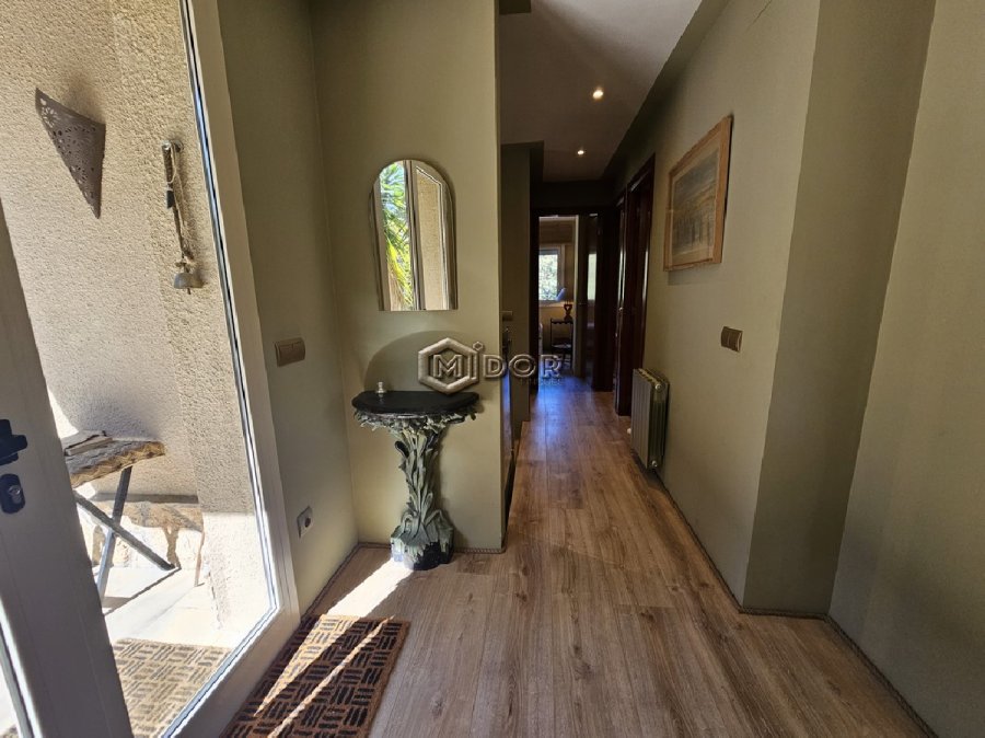 CASA AMB PISCINA I VISTES A LA MUNTANYA