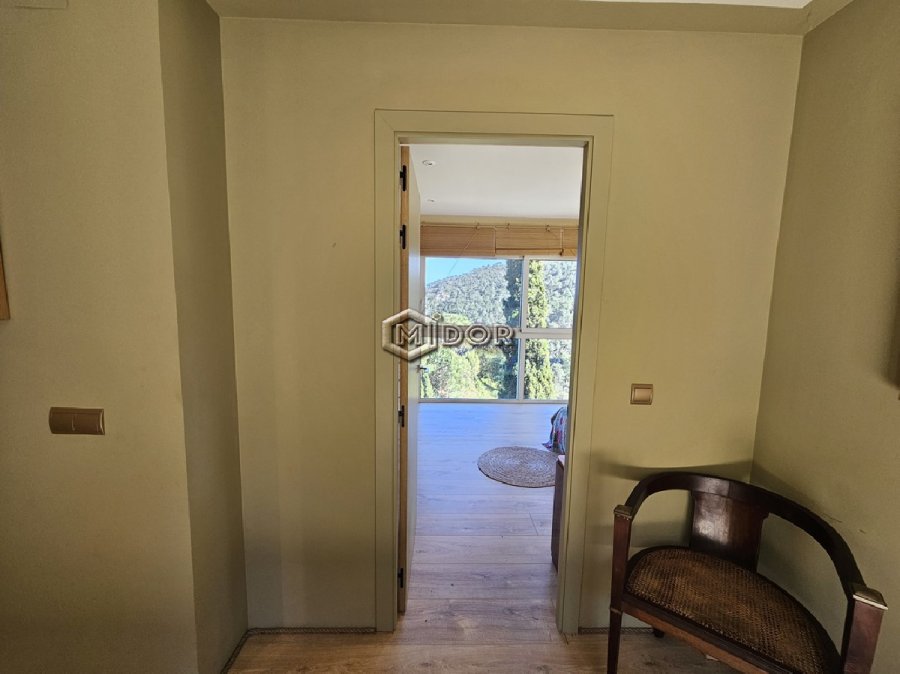 CASA AMB PISCINA I VISTES A LA MUNTANYA