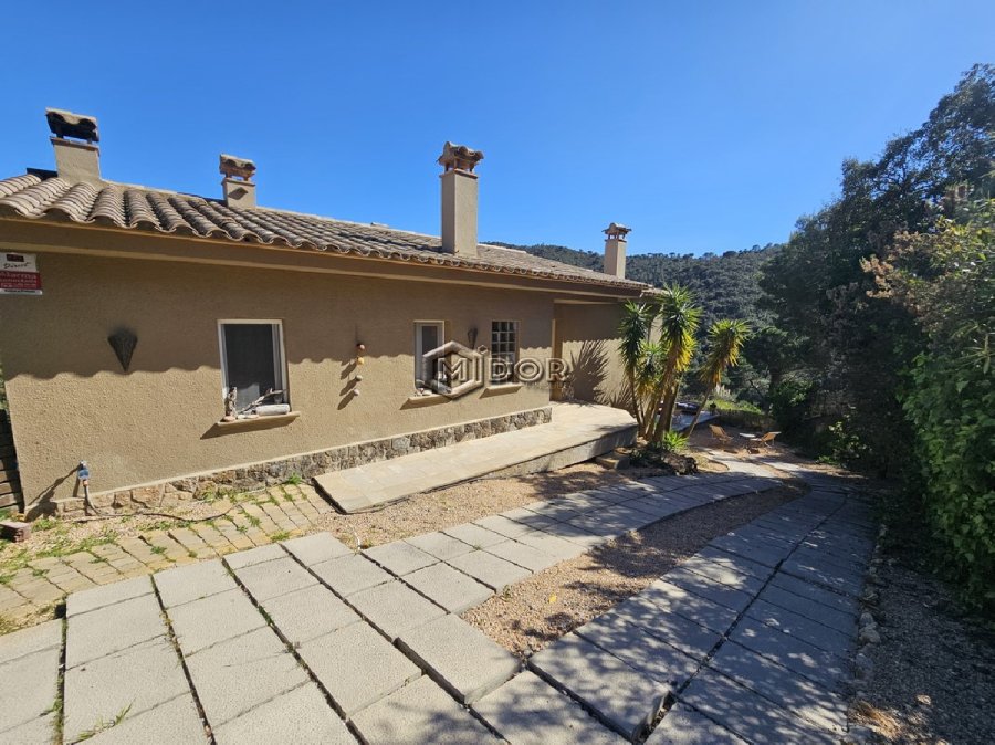 CASA AMB PISCINA I VISTES A LA MUNTANYA
