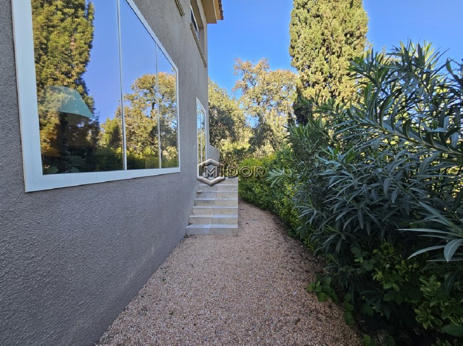 CASA AMB PISCINA I VISTES A LA MUNTANYA
