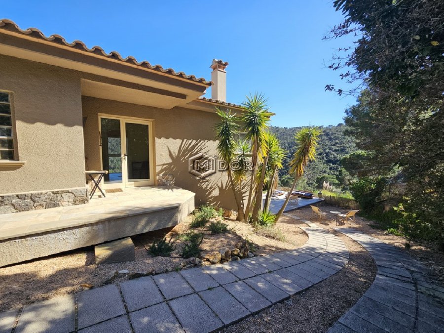 CASA AMB PISCINA I VISTES A LA MUNTANYA