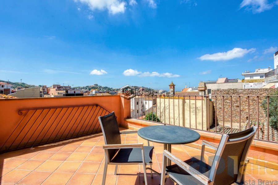 CASA DE POBLE REFORMADA AMB PATI A 500m DE LA PLATJA