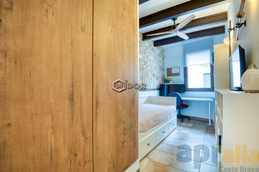 CASA DE POBLE REFORMADA AMB PATI A 500m DE LA PLATJA
