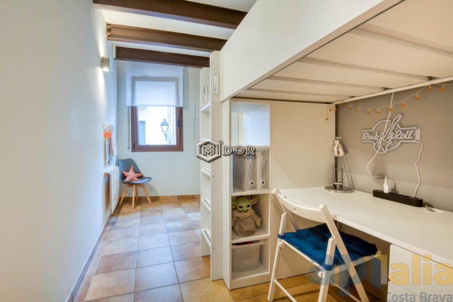 CASA DE POBLE REFORMADA AMB PATI A 500m DE LA PLATJA