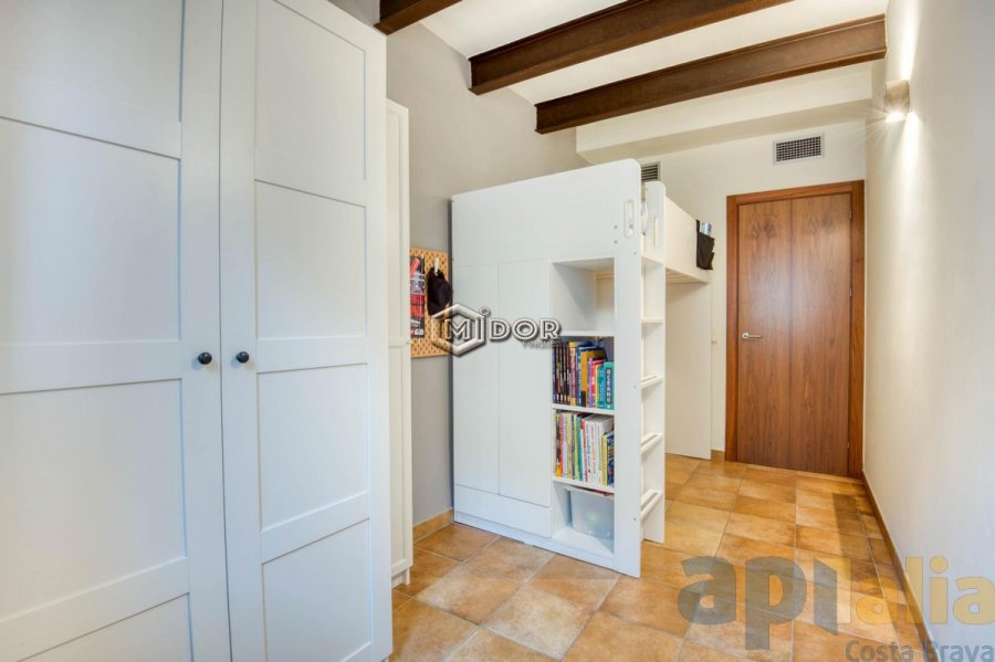 CASA DE POBLE REFORMADA AMB PATI A 500m DE LA PLATJA