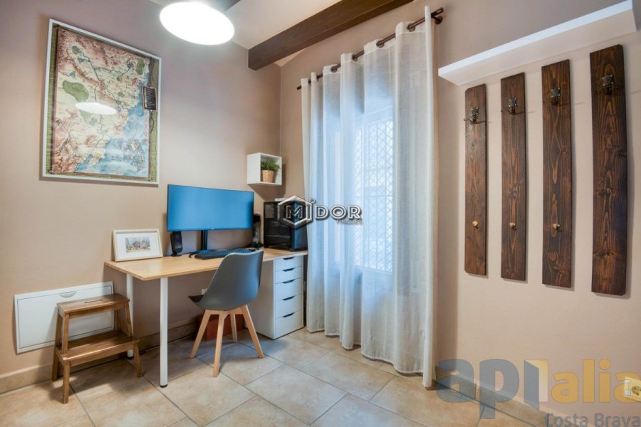 CASA DE POBLE REFORMADA AMB PATI A 500m DE LA PLATJA