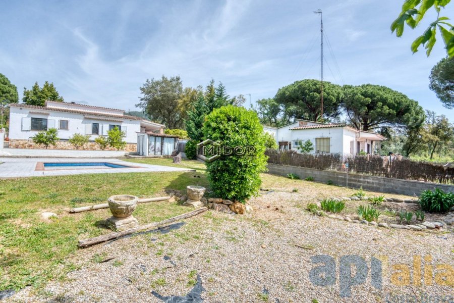 CASA EN PLANTA BAIXA AMB JARDÍ I PISCINA A BELL LLOC STA. CRISTINA D'ARO